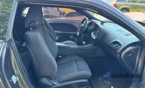 2017 Dodge Challenger Sxt z USA, uszkodzony, nr VIN 2C3CDZAG8HH598075